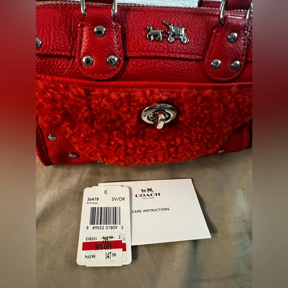 Coach mini Rhyder in Shearling in the color orange - Picture 4 of 4